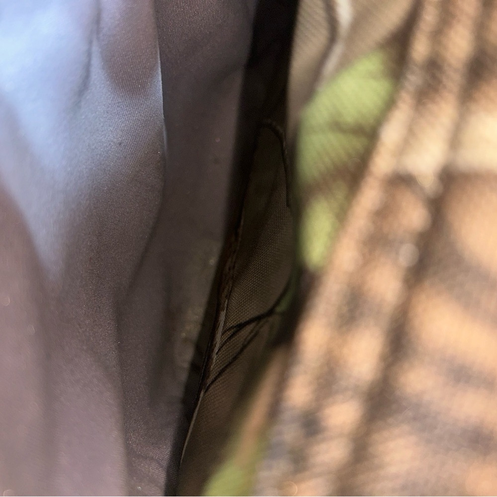 Bass Pro Shops Camo Crossbody Bag with Pink Trim - Picture 5 of 15